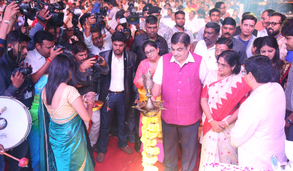 Nitin Gadkari lighting the lamp